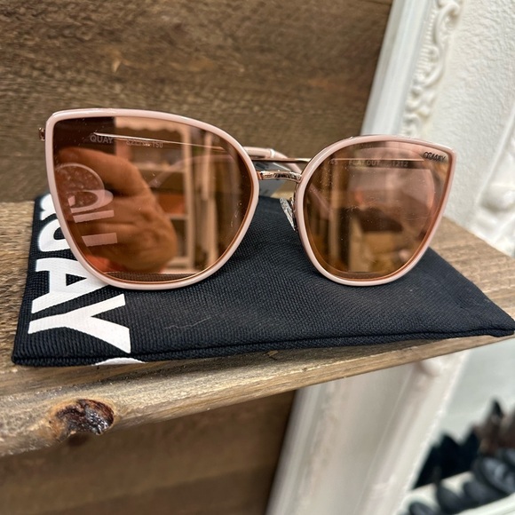 QUAY Australia “Flat Out” Cat Eye Sunglasses – Blush Pink / Rose Gold